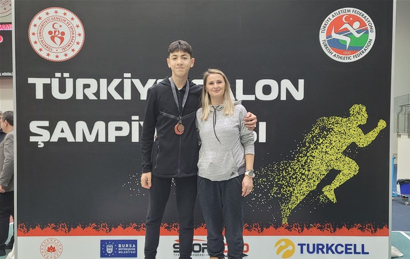 Nihat Karabacak, uzun atlamada Türkiye üçüncüsü oldu