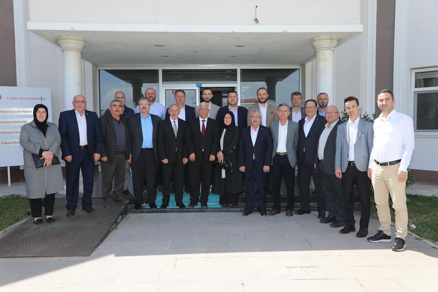 AK Parti il yönetimi ve merkez ilçe yönetimi İGM Başkanı Mehmet Siper’i ziyaret etti