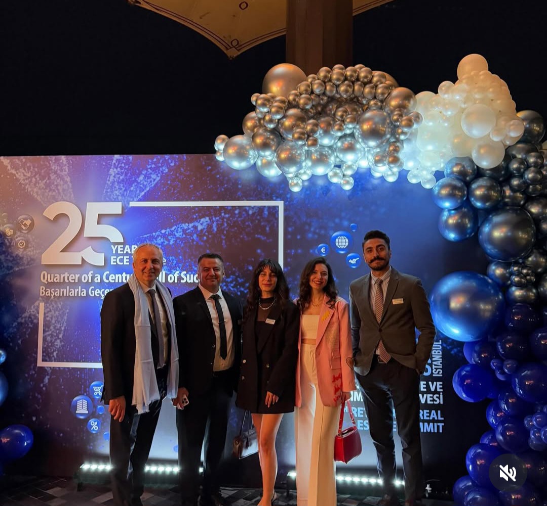 Ece Türkiye 25 yaşında 