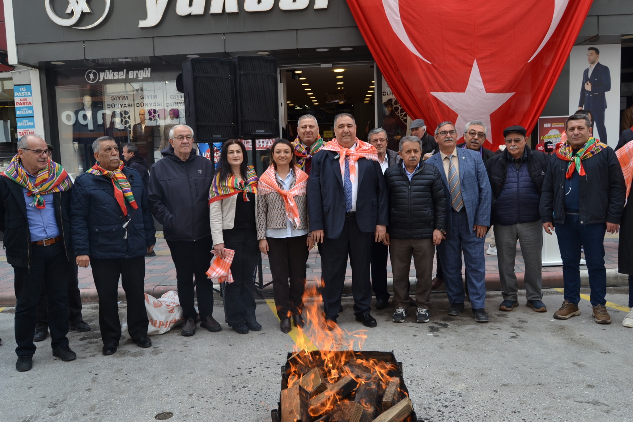 NEVRUZ ATEŞİ YAKILDI, BİRLİK MESAJI VERİLDİ