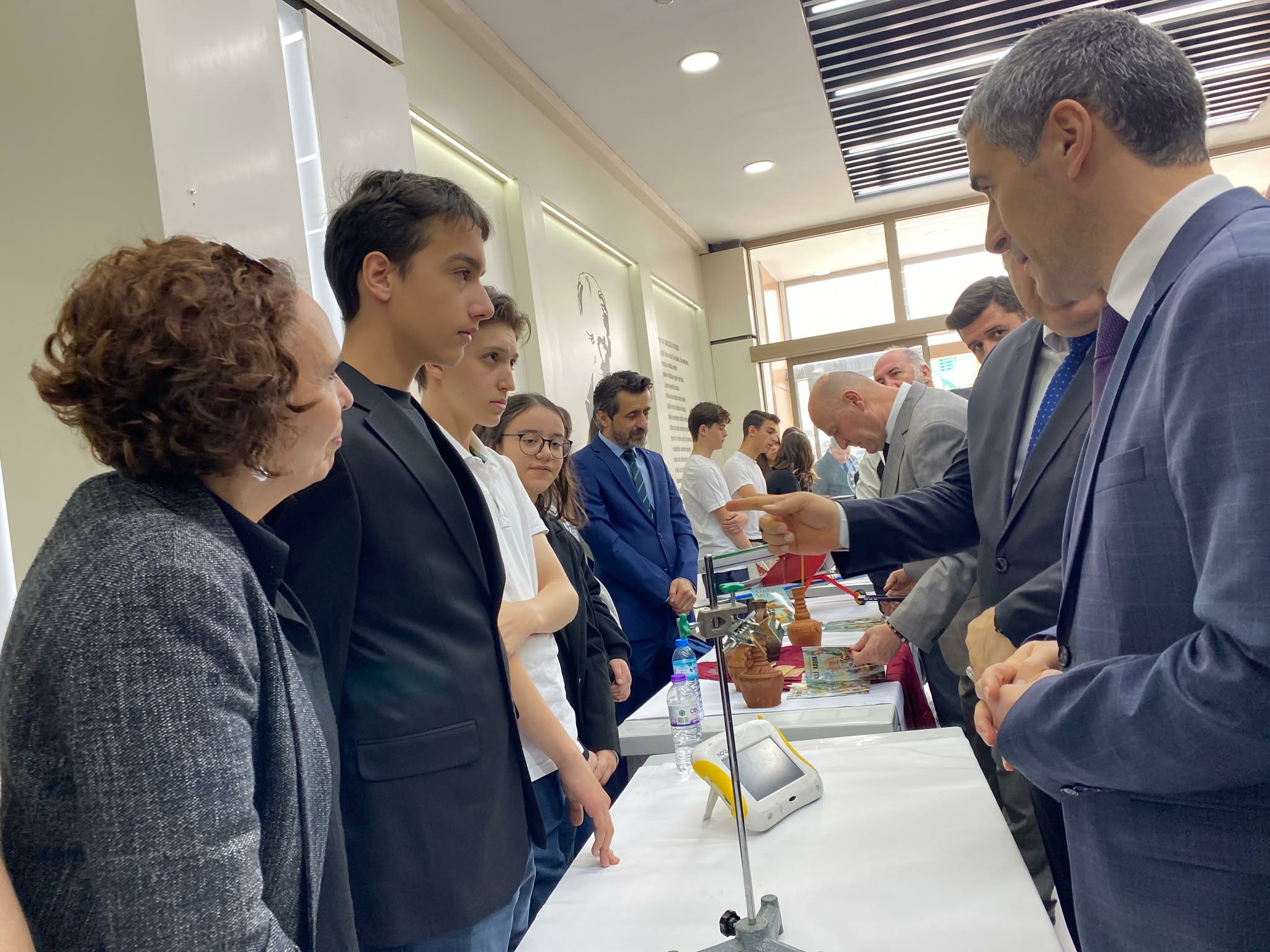 Vali Aktaş, Başarılı Öğrencilerle Buluştu