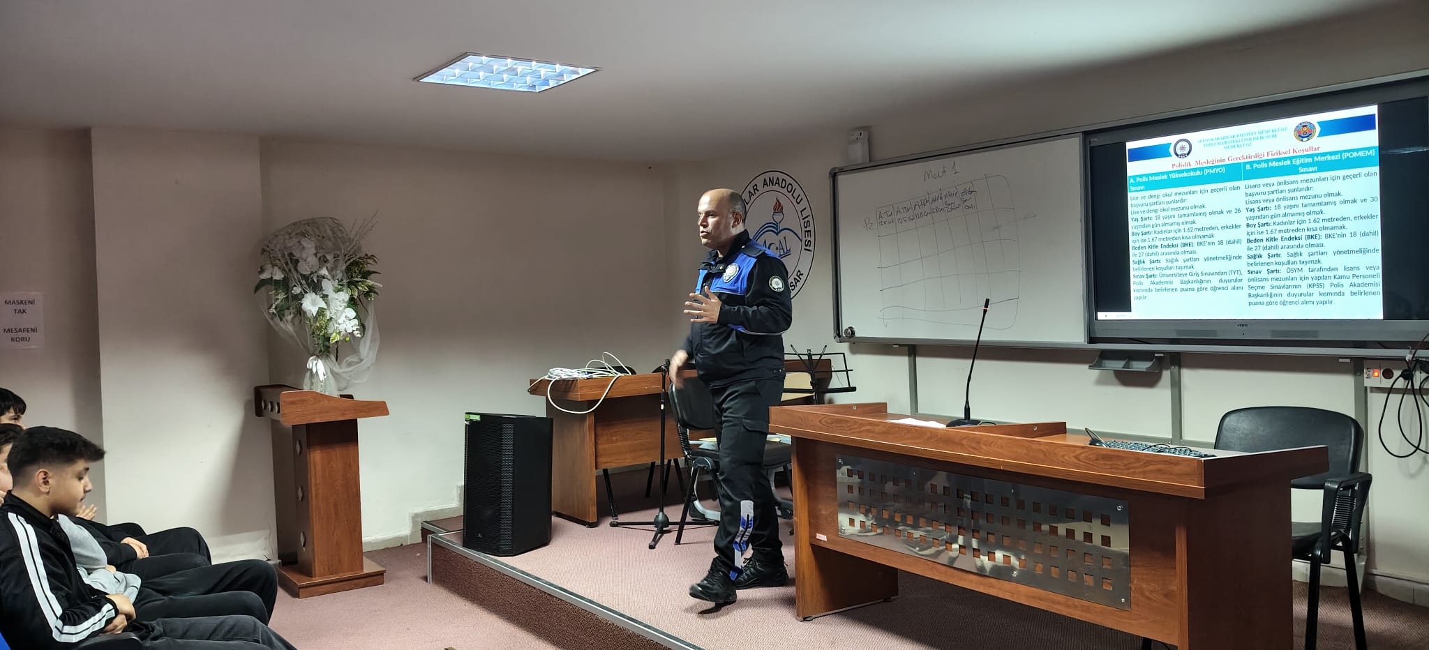Emniyet Öğrencileri Bilgilendirdi