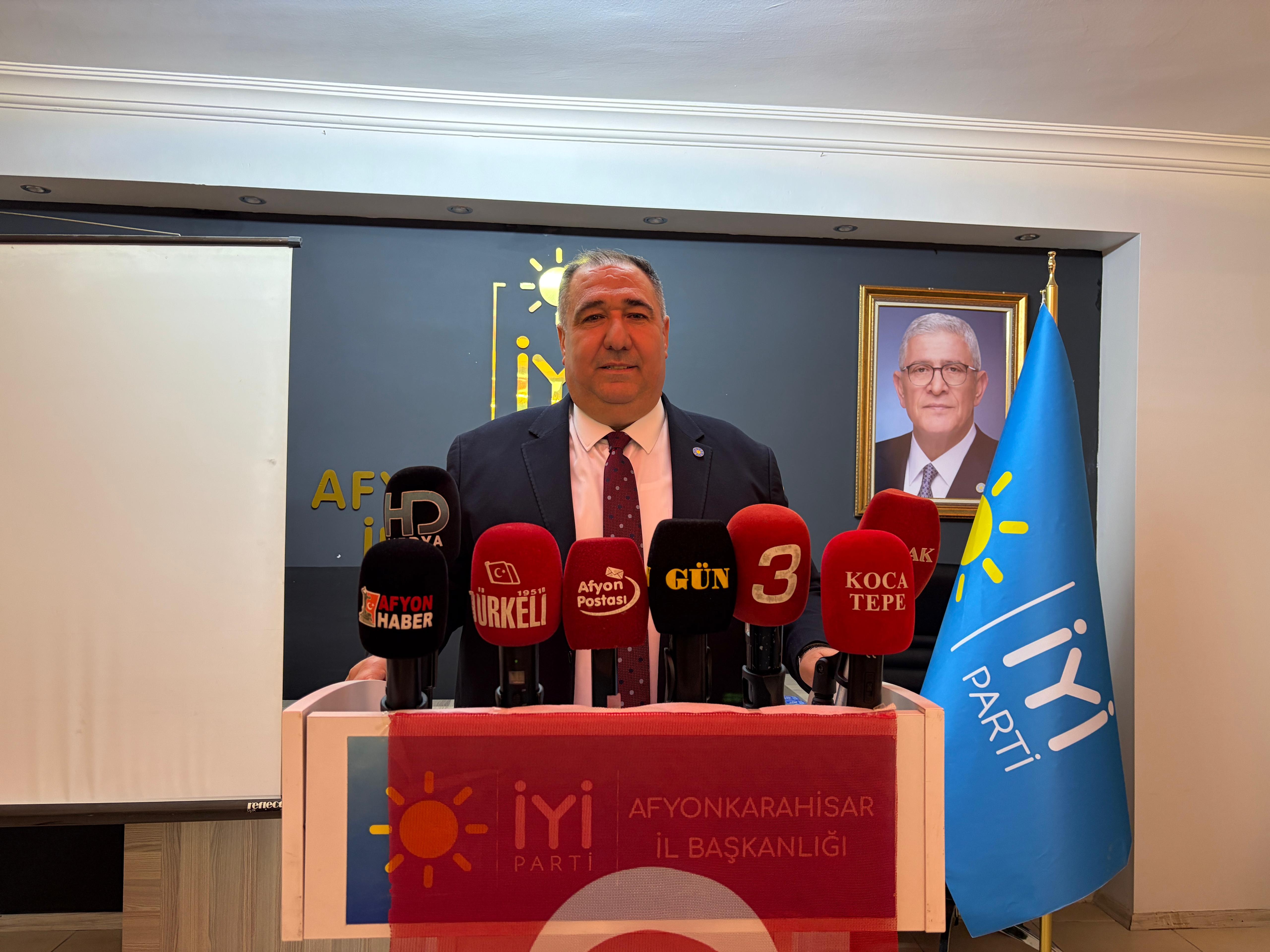 ‘YAĞMUR YAĞDIKTAN SONRA ŞEMSİYE AÇAN BİR YÖNETİM VAR’