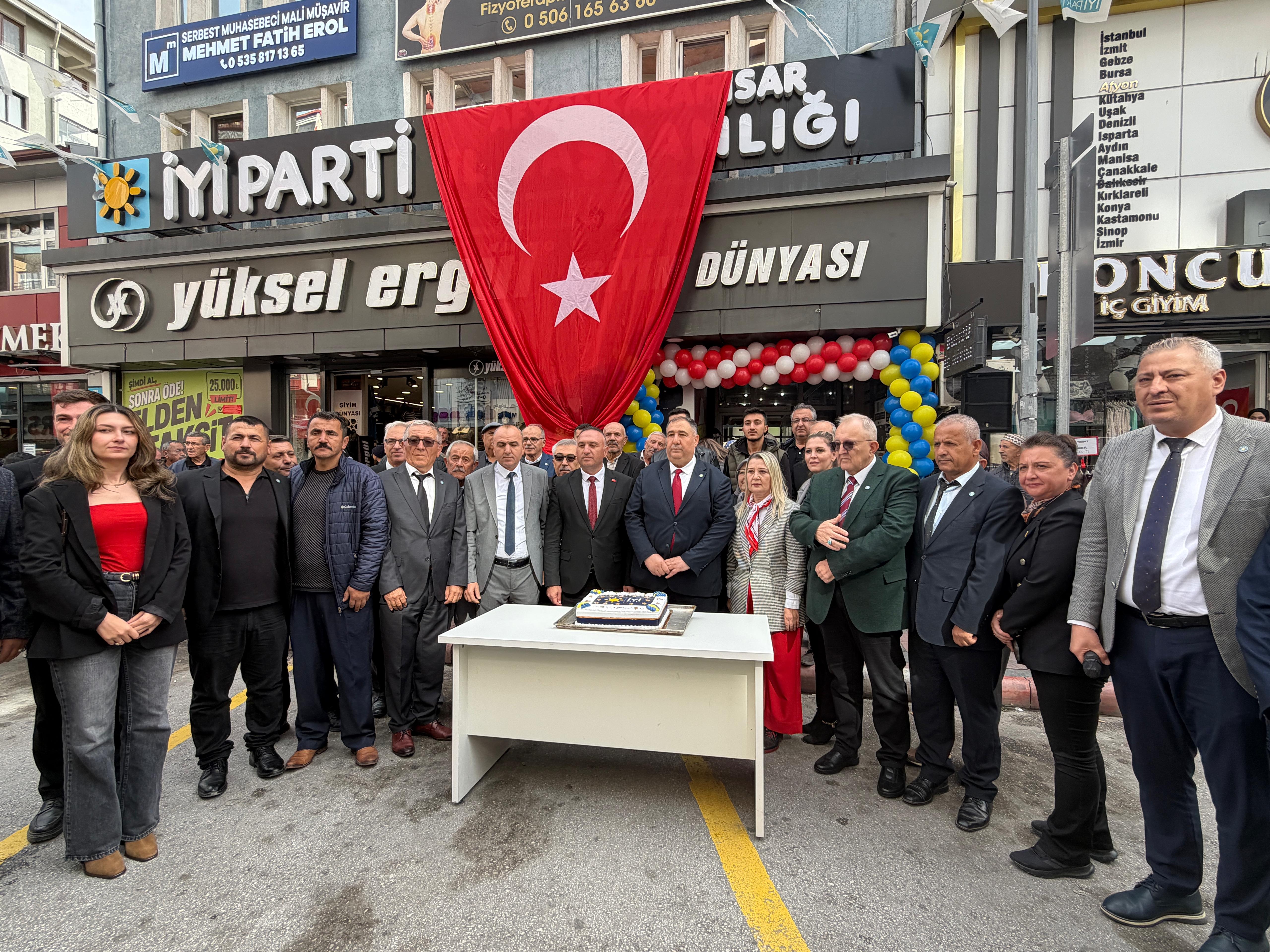 İYİ Parti'den Cumhuriyet Kutlaması