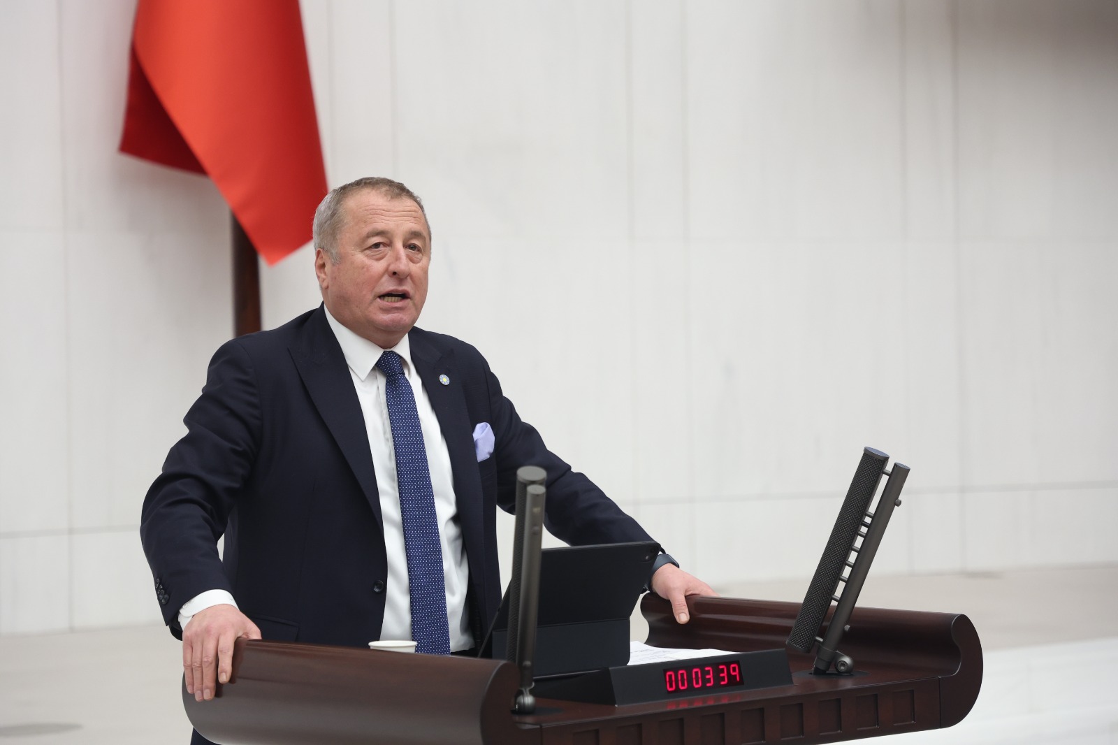 “Ray paslandı, takvim eskidi, vaat yıprandı"