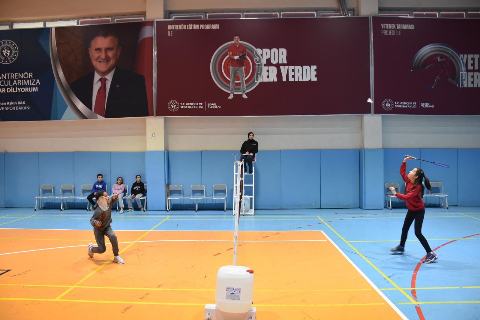 Afyonkarahisar’da 15 Yaş Altı Badminton İl Birinciliği Müsabakaları Sona Erdi