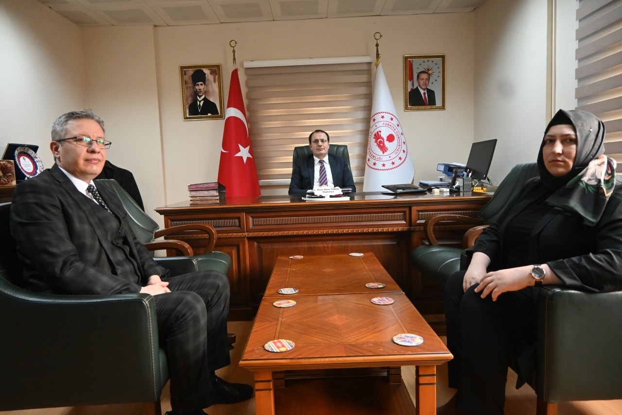 Çay'da İki Memura Üstün Başarı Belgesi