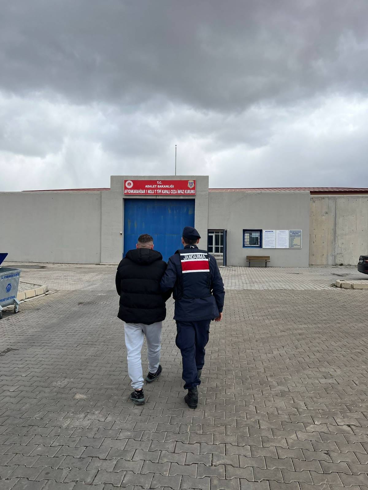 Aranan Şahıslar Jandarmadan Kaçamadı