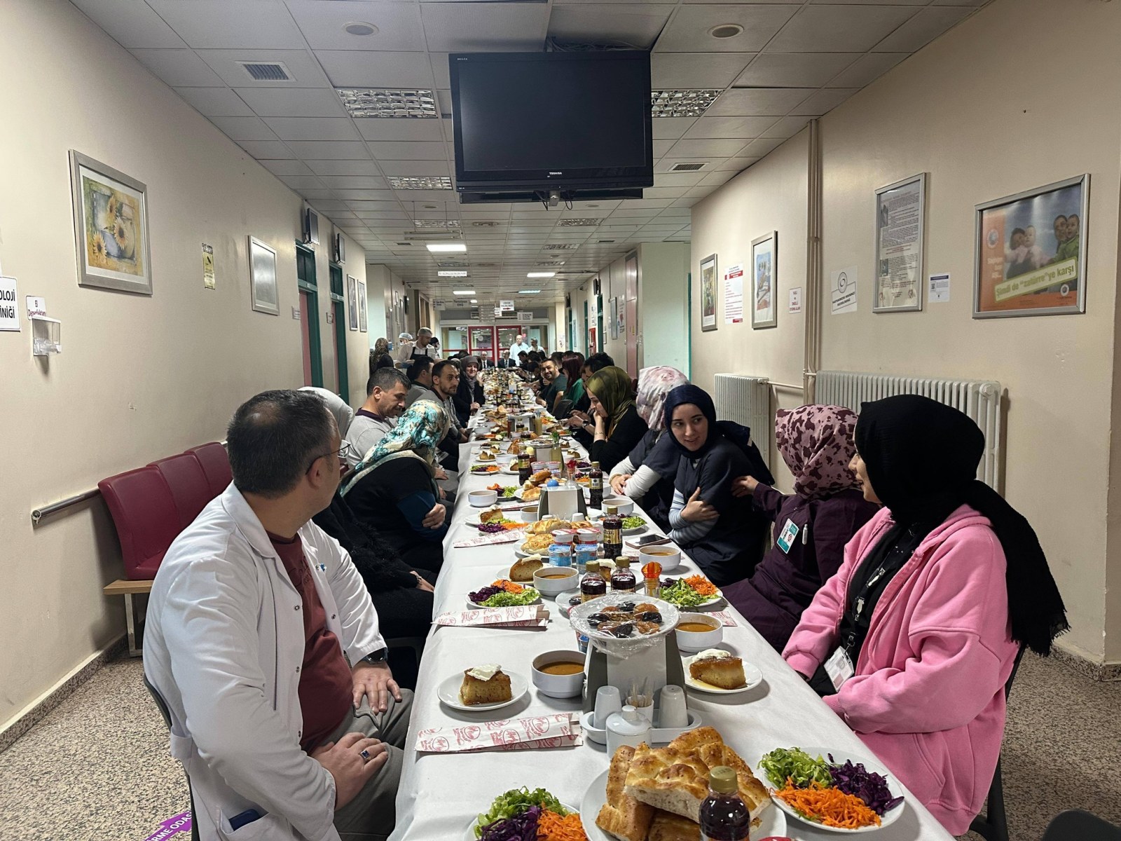 Sağlık Çalışanları Birlikte İftar Yaptı