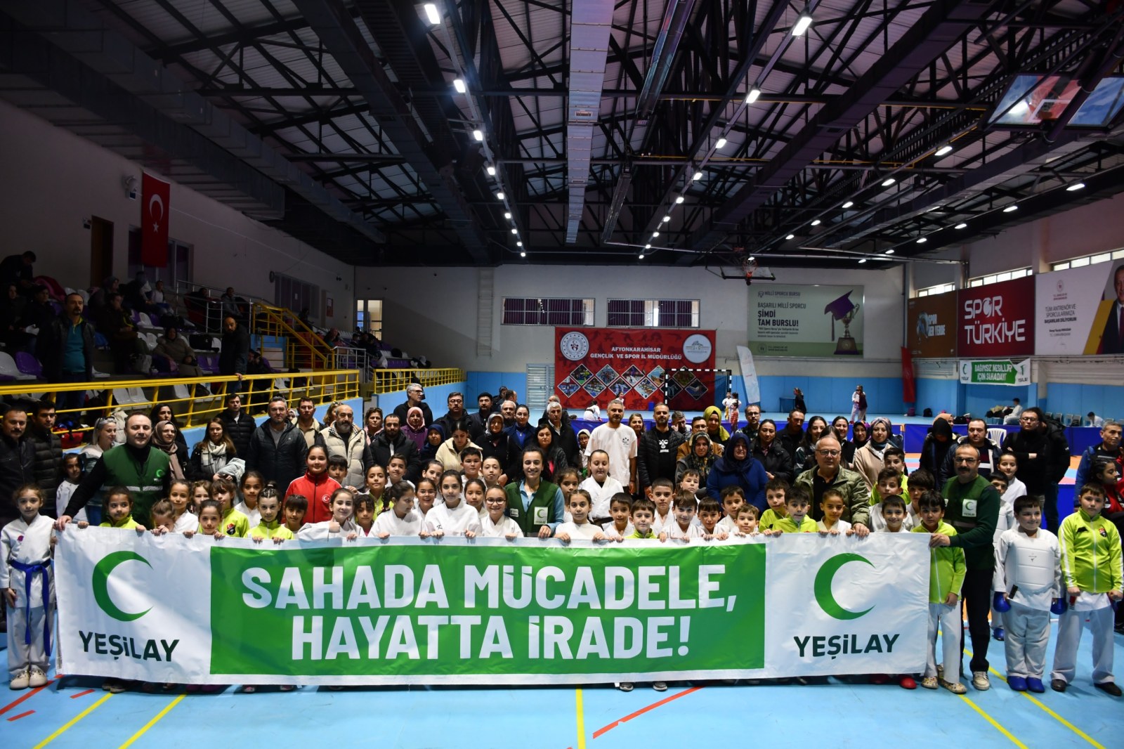 Yeşilay Haftası Kapsamında Afyonkarahisar'da Spor Müsabakaları Düzenlendi