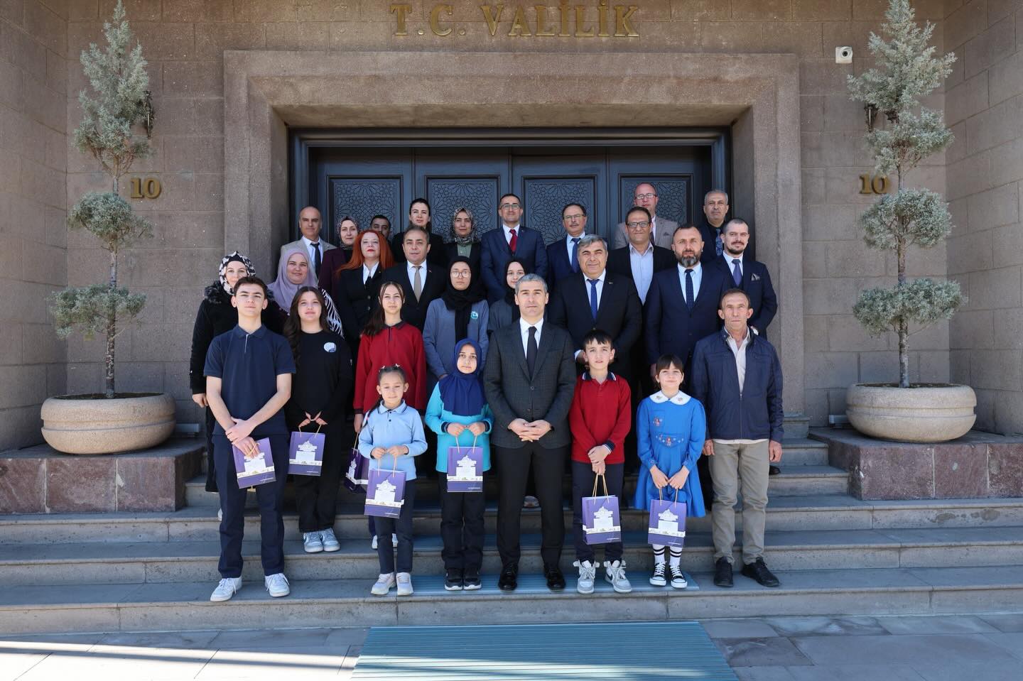 Vali Aktaş, Dereceye Giren Öğrencilere Ödüllerini Verdi