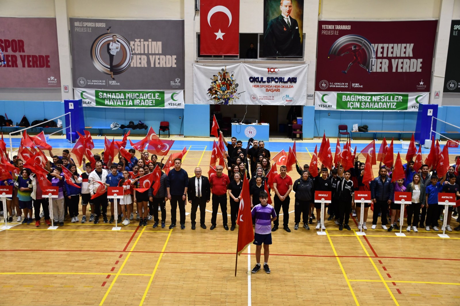 Badminton Yıldızlar Grup Müsabakaları Afyonkarahisar’da Başladı