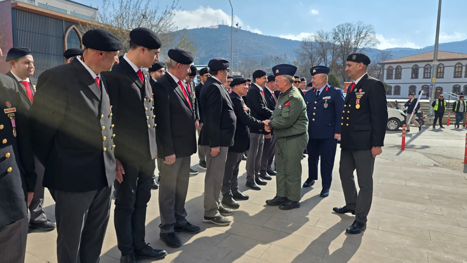 Korgeneral Kadıoğlu’ndan Şehit Aileleri ve Gazilere Ziyaret