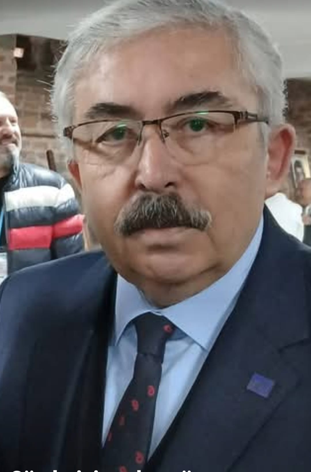 “İran dostumuzdur, tuzaklara dikkat”