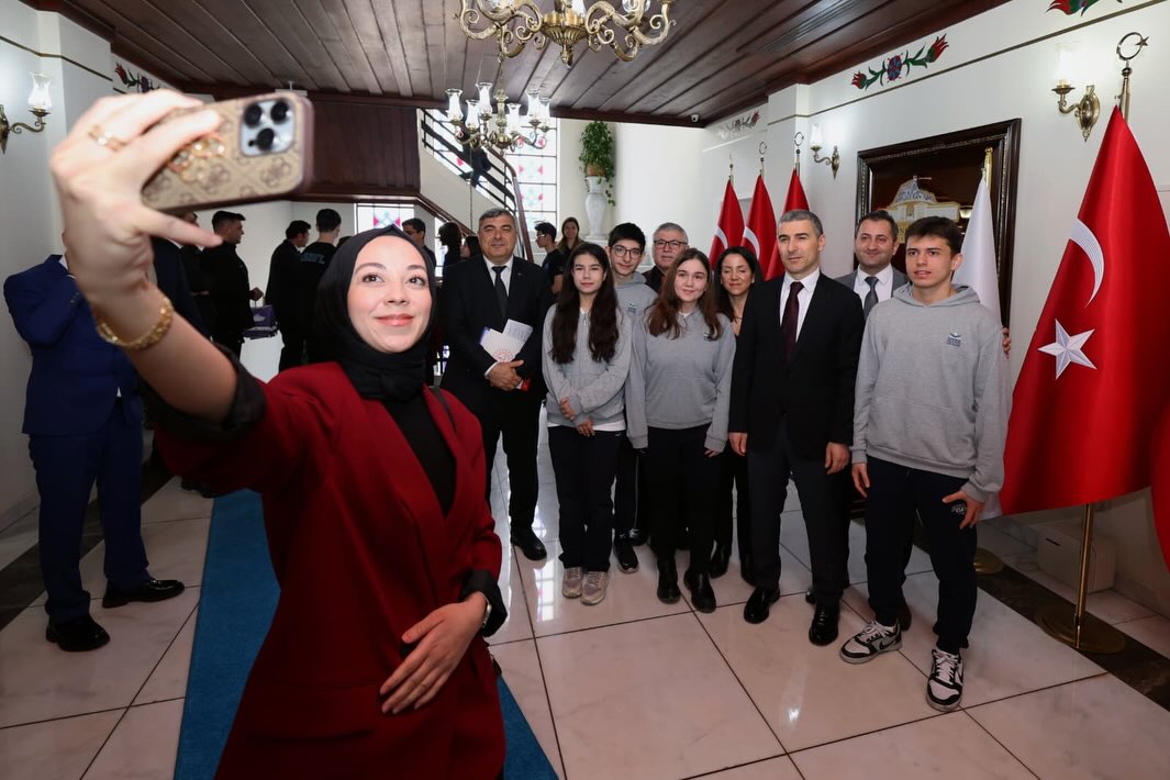 Vali Aktaş, Gençlerle Buluştu