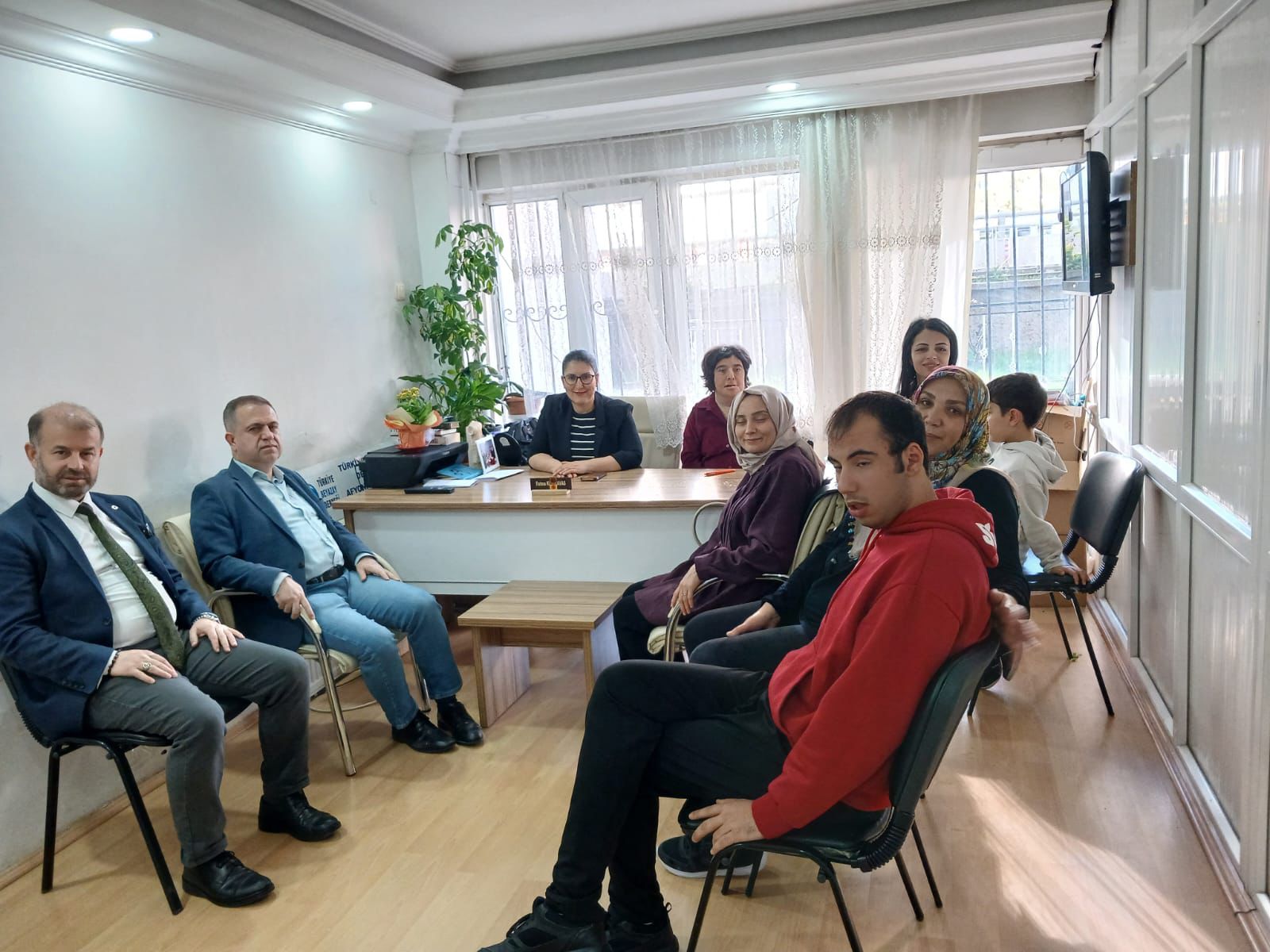 AFSÜ YÖNETİMİNDEN OTİZM HAFTASINDA ANLAMLI ZİYARET