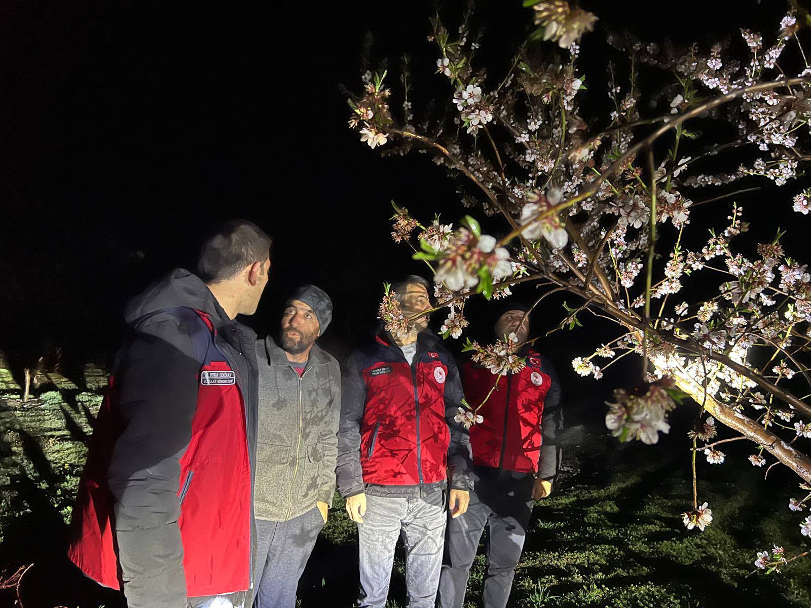 ZİRAİ DONA KARŞI ÇALIŞMALAR DEVAM EDİYOR