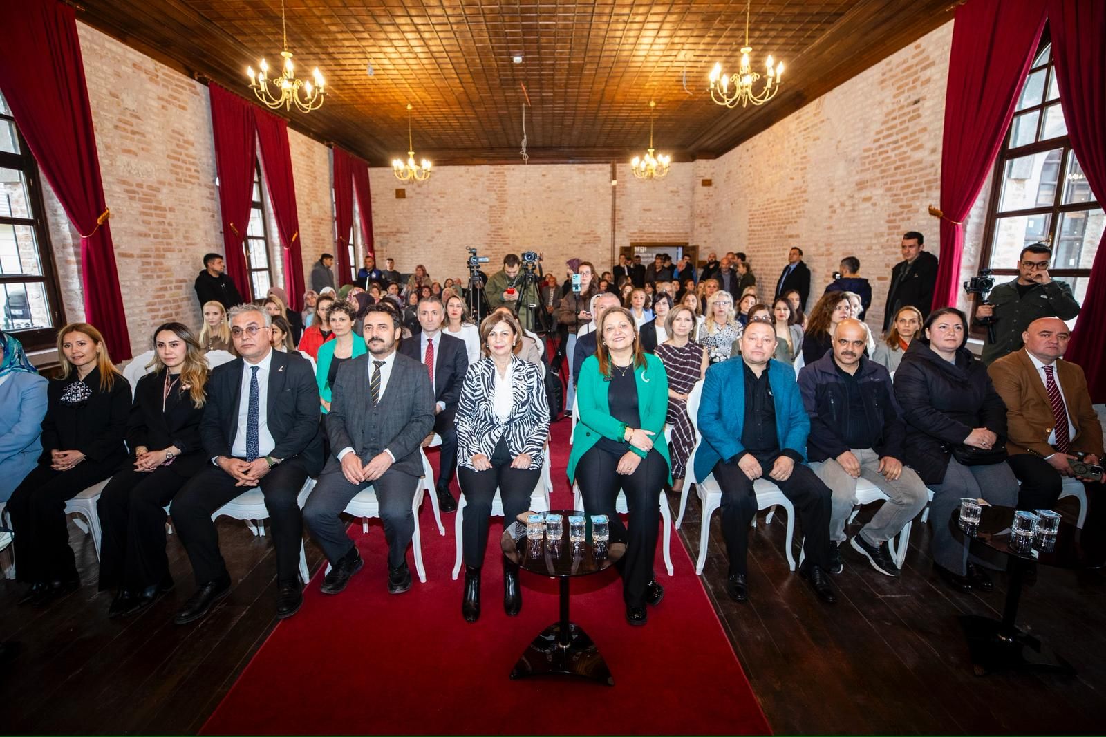 “EFSANELERLE İPEK” SERGİSİ AFYONKARAHİSAR’DA AÇILDI