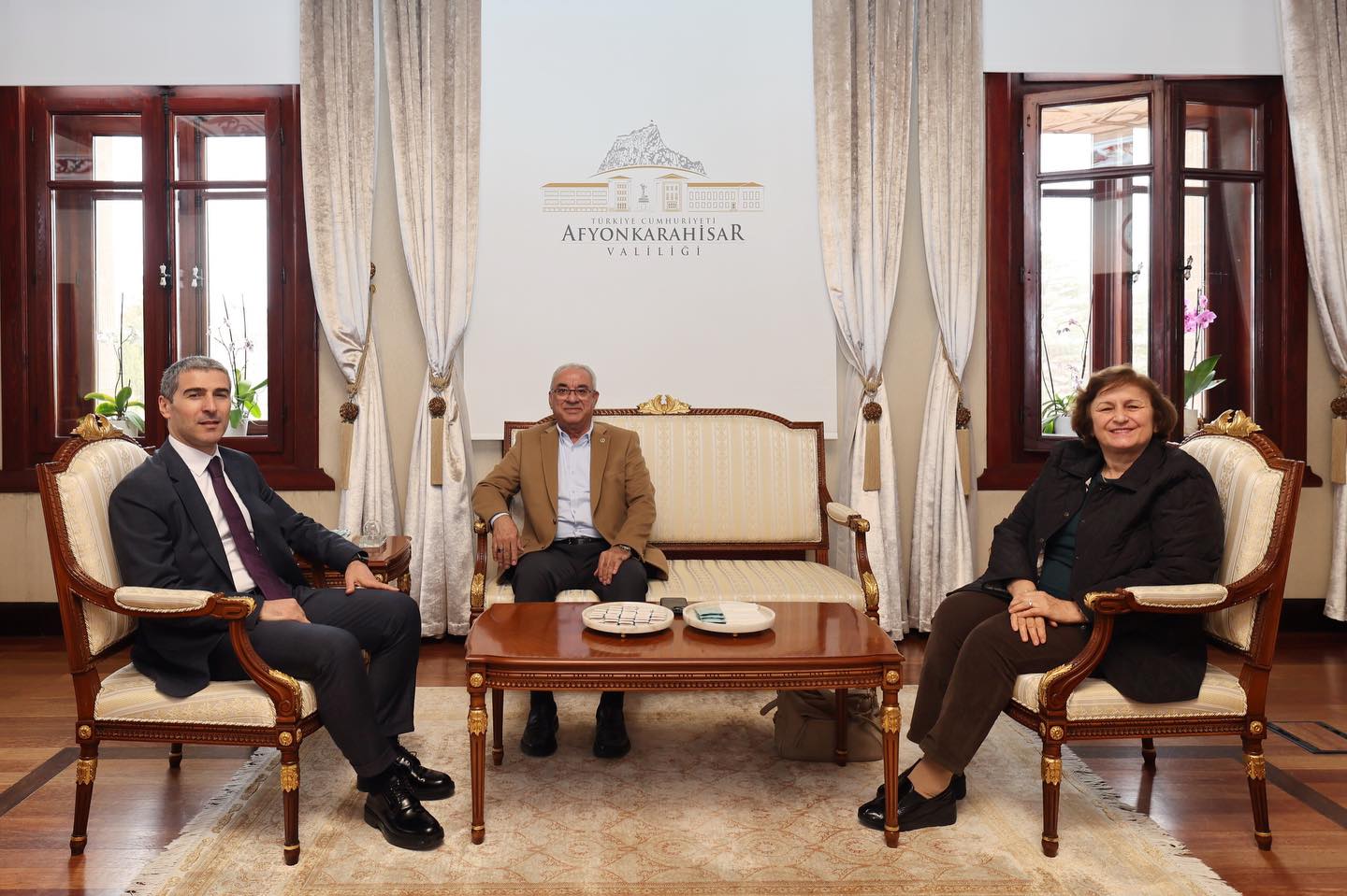 DSP Genel Başkanı Aksakal'dan Vali Aktaş'a Ziyaret