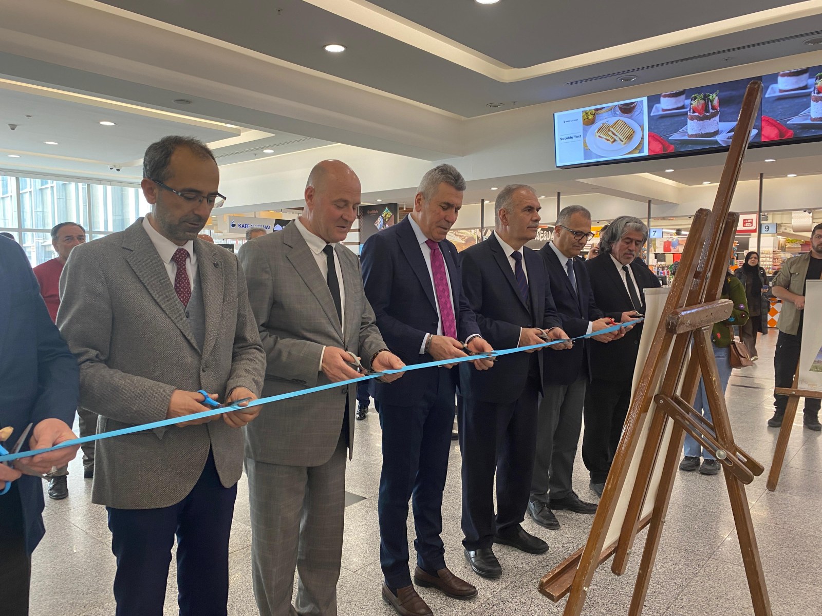 AFYONKARAHİSAR’DA KÜLTÜR VE GASTRONOMİ SERGİSİ ZİYARETE AÇILDI