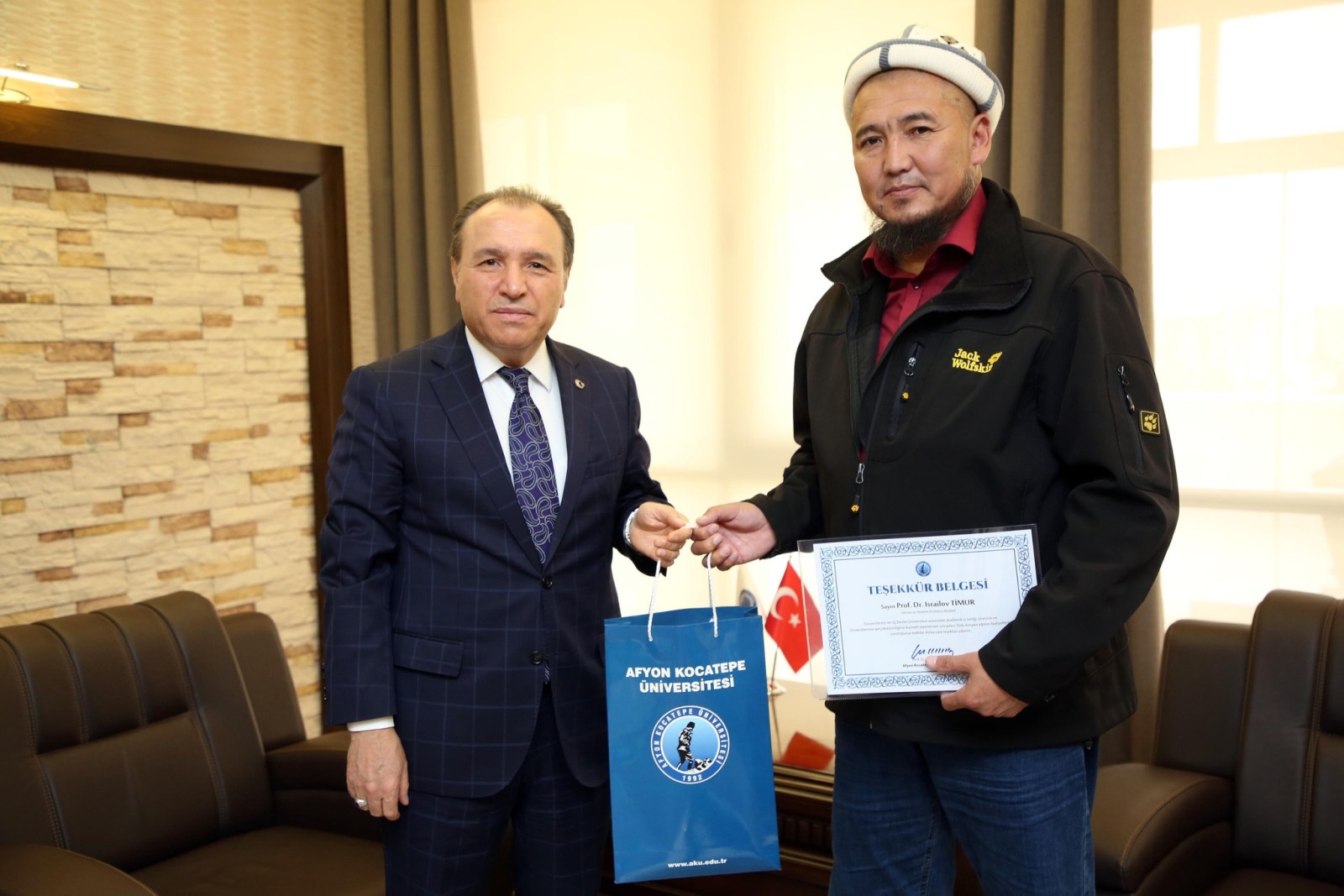 KIRGIZ HEYETİNDEN AKÜ’YE İŞ BİRLİĞİ ZİYARETİ