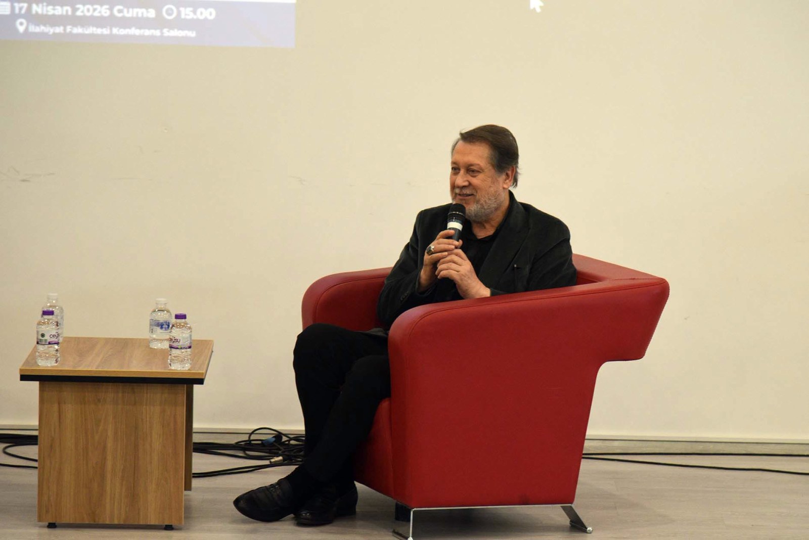 Ünlü Sanatçı Ahmet Özhan Afyonkarahisar'da Öğrencilerle Buluştu