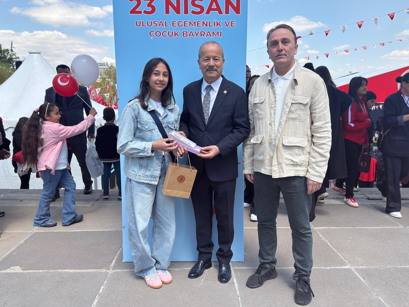 TAYTAK, GENÇ KALEMLERİ YALNIZ BIRAKMADI 