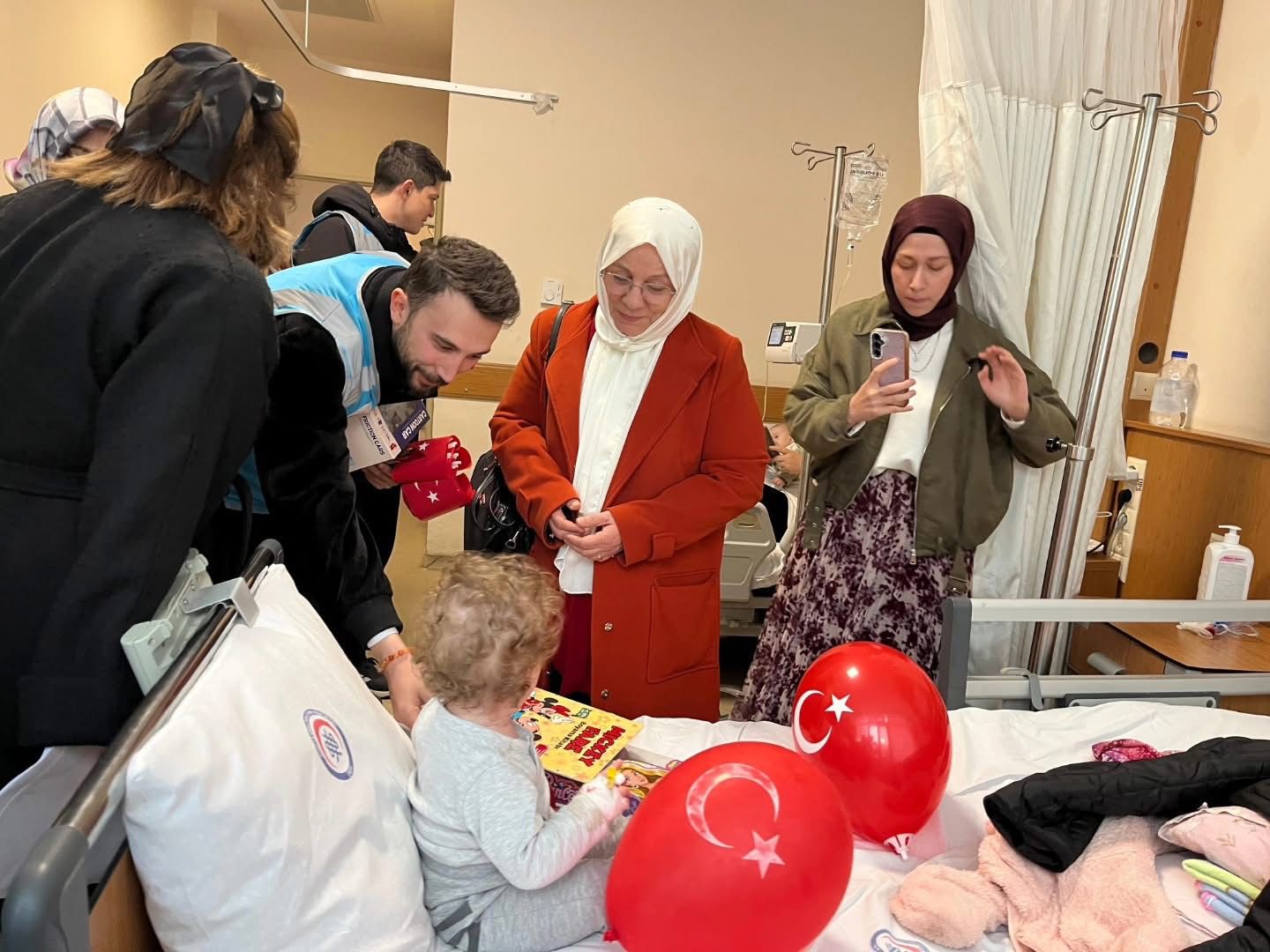 23 NİSAN SEVİNCİ HASTANEYE TAŞINDI