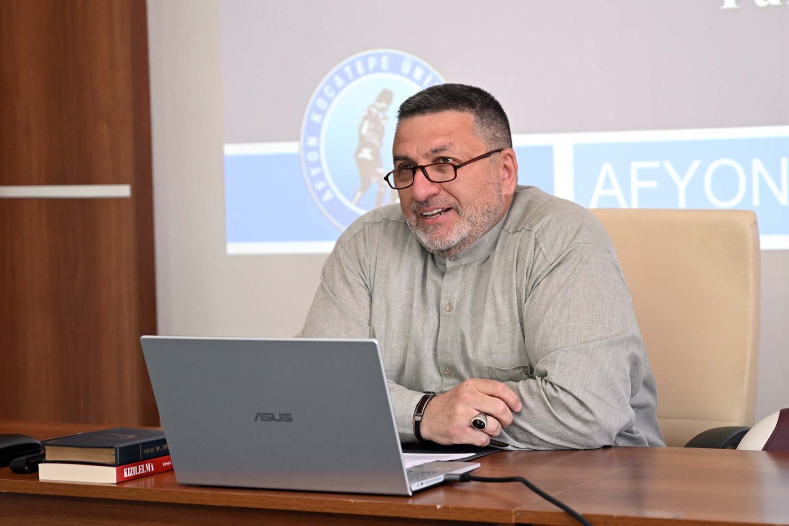 “Dinlemek, iletişimin kalitesini artır”