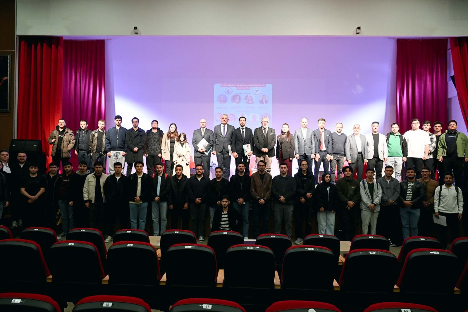 AKADEMİ VE SANAYİ AKÜ’DE BULUŞTU