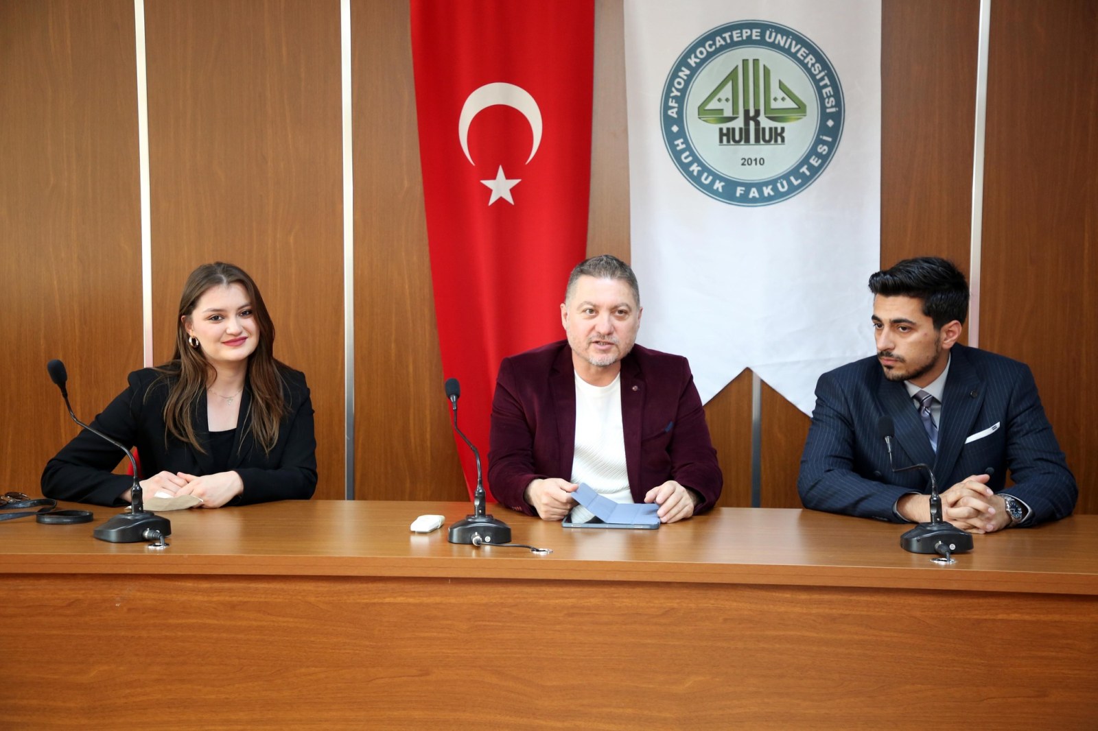 “Bazı kurumlar artık iki dil arıyor”