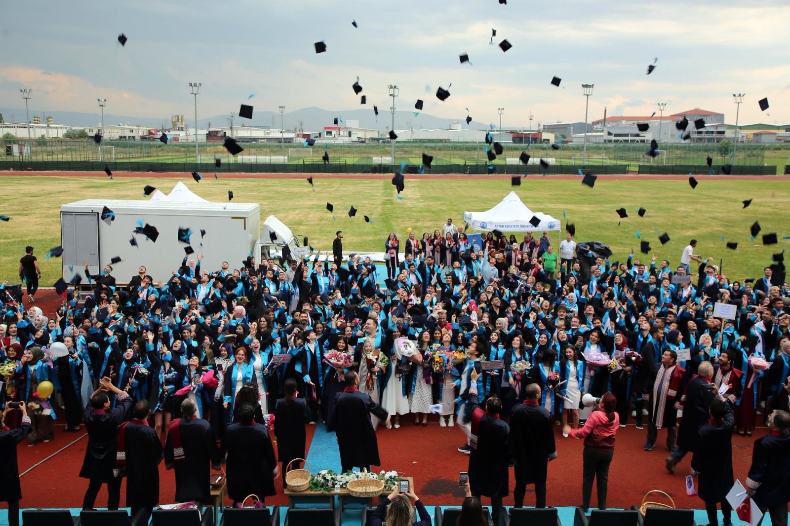 Afyon MYO Kuruluşunun 50. Yılında Mezunlarını Geleceğe Uğurladı