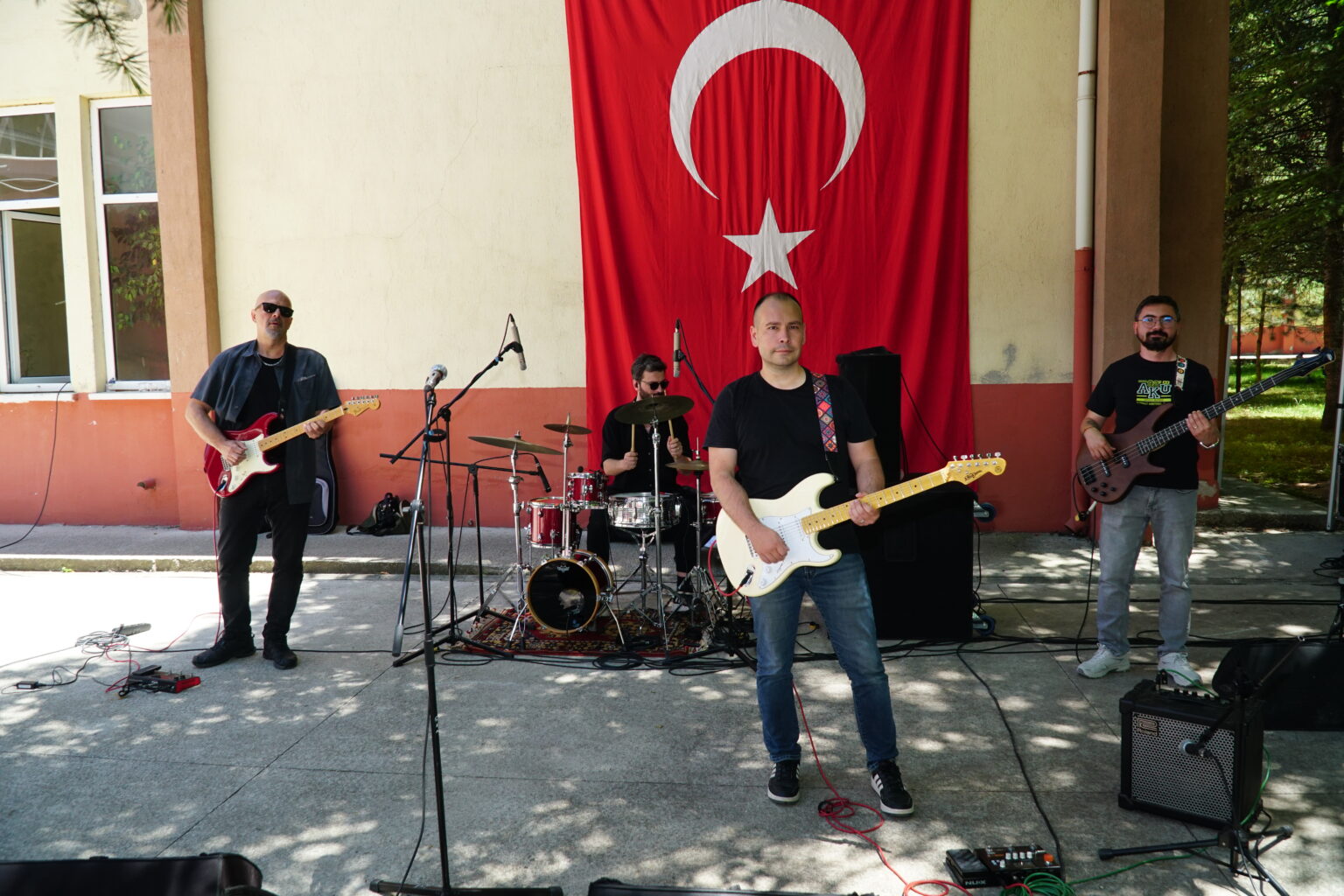 Pareto Band, Mezuniyete Renk Kattı