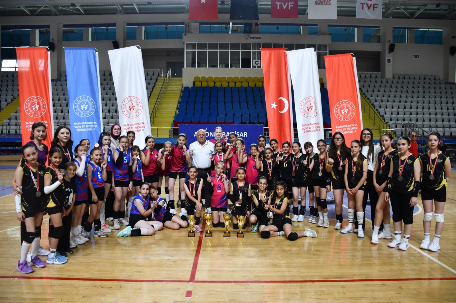 Afyonkarahisar’da Mini Kızlar Voleybol Müsabakaları Sona Erdi