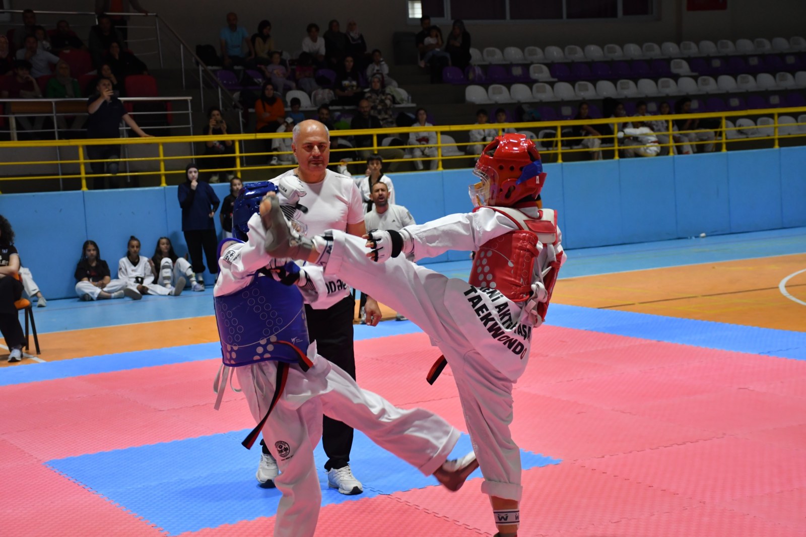 Afyonkarahisar’da Minikler Taekwondo İl Birinciliği Müsabakaları Sona Erdi