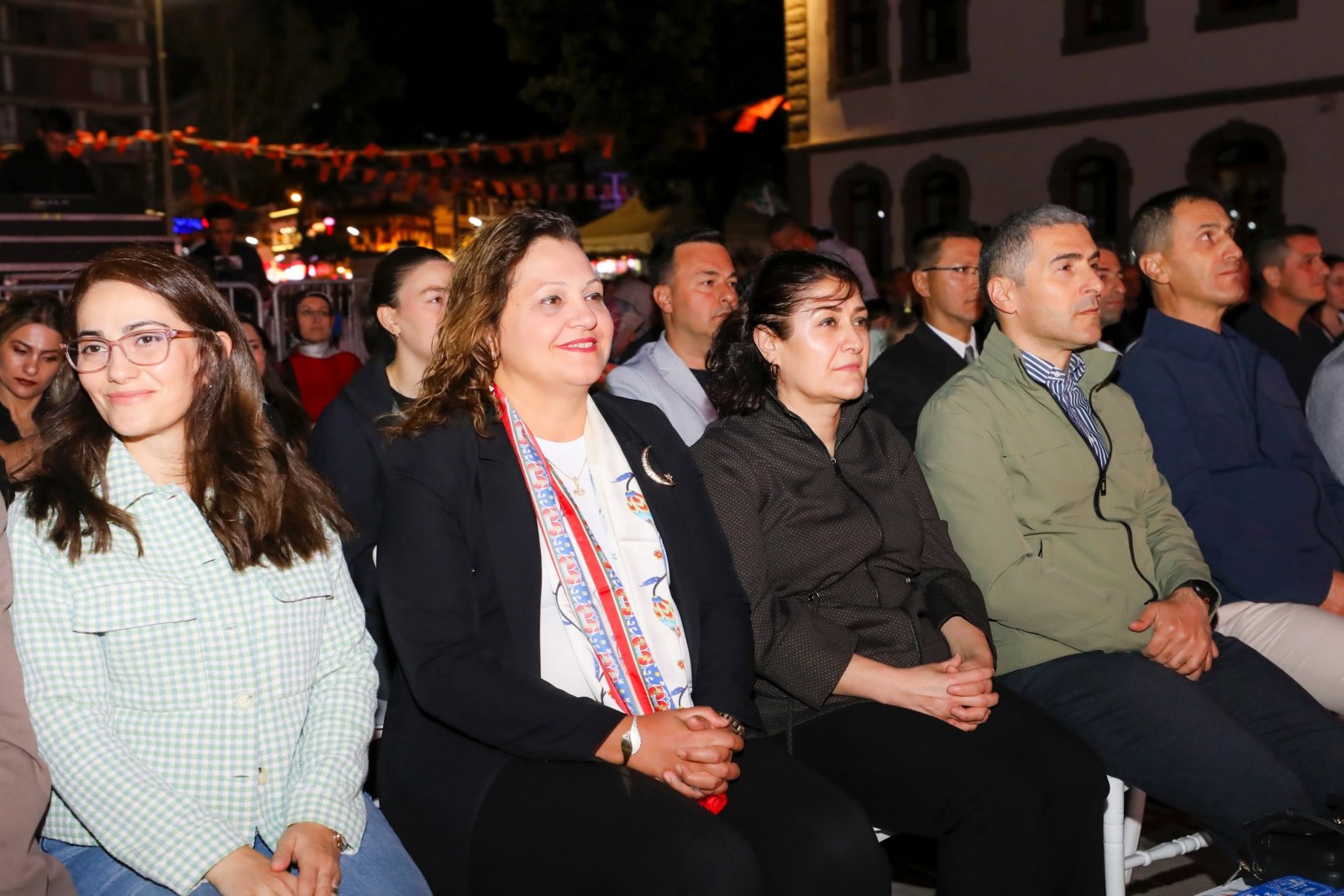 Konser ve Halk Oyunları Bir Arada