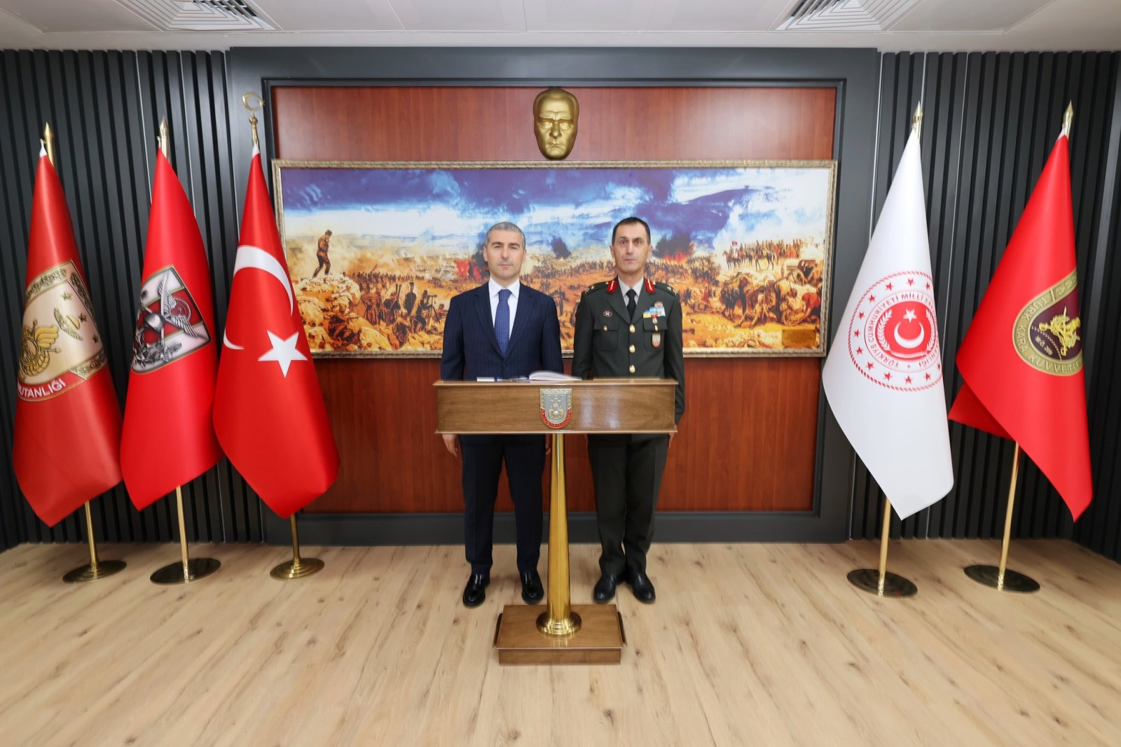 VALİ AKTAŞ GARNİZON KOMUTANI’NI ZİYARET ETTİ