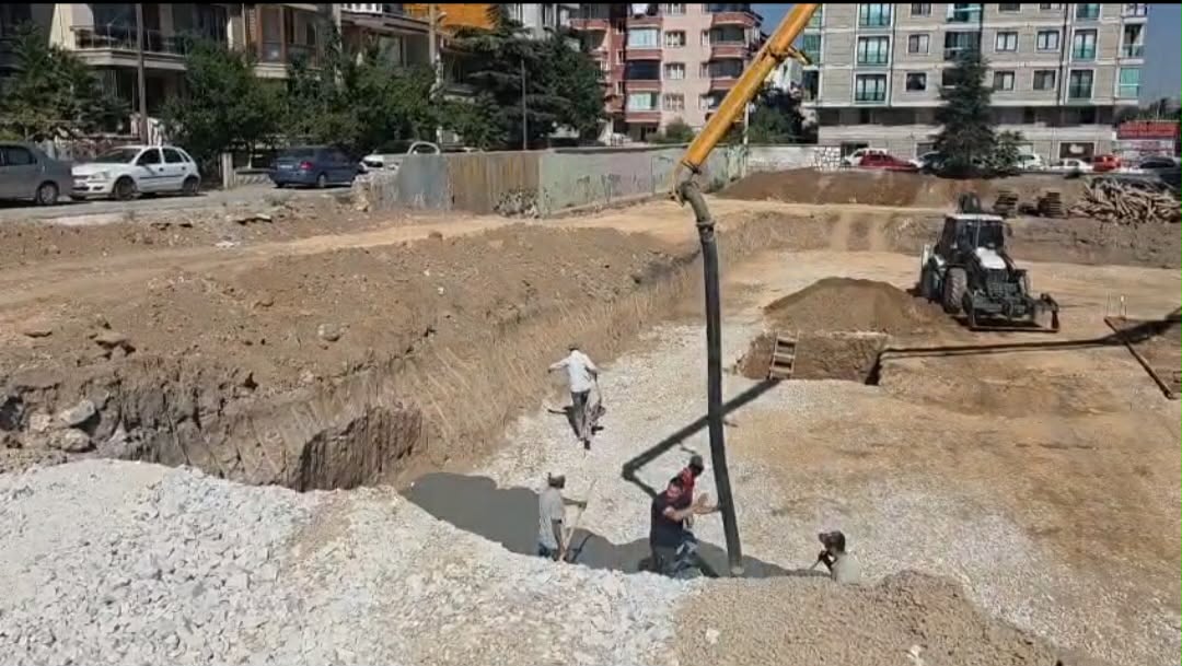 Zafer Mahallesi Semt Polikliniğinde Zemin Beton Çalışmalarına Başlandı