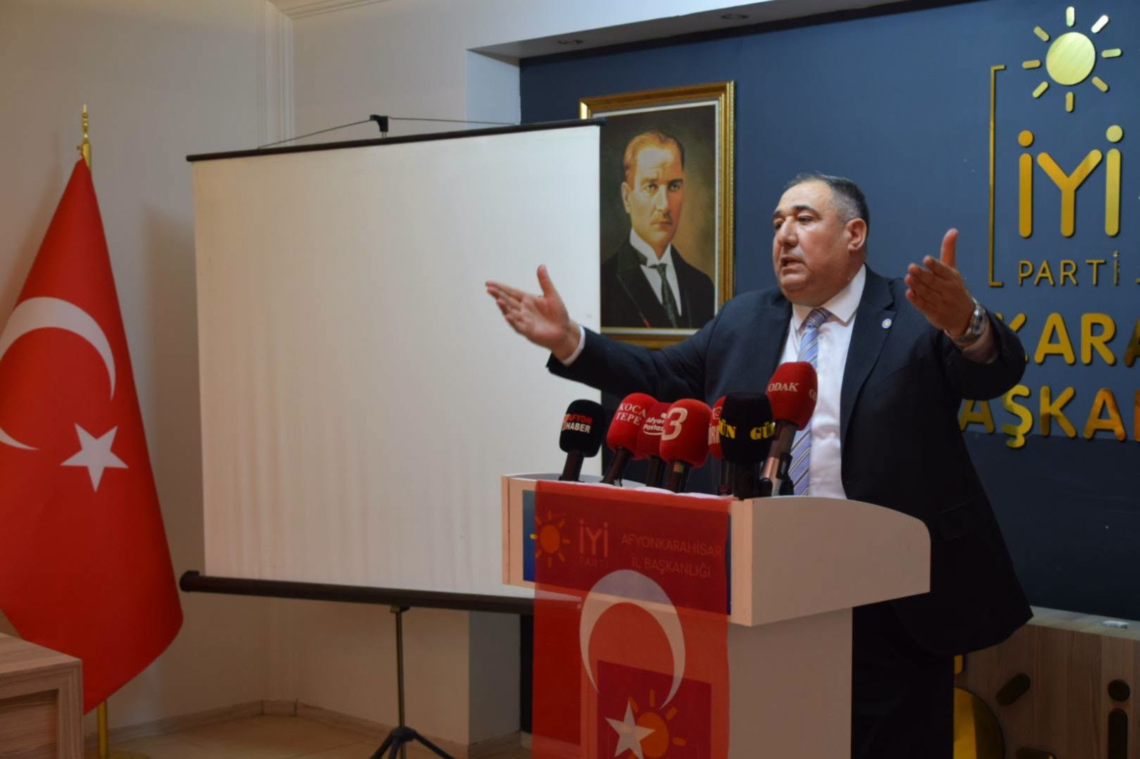 “BABALARININ MALINIMI SATIYORLAR!”