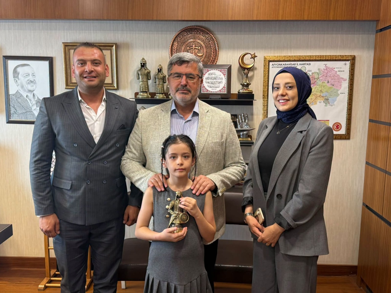 Matematik Şampiyonu Elif Saliha'dan Özkaya'ya Ziyaret