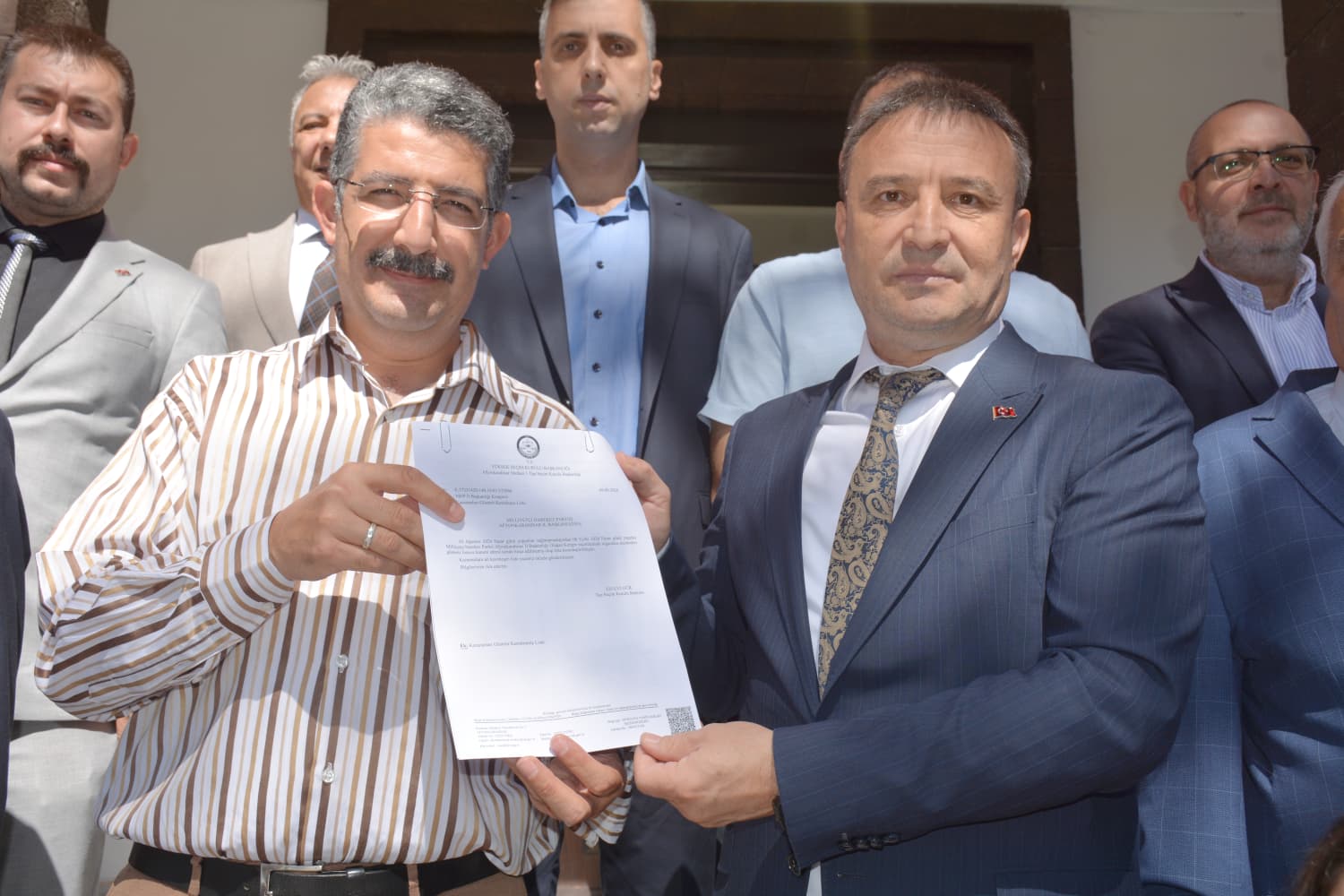Kahveci, Mazbatasını Aldı