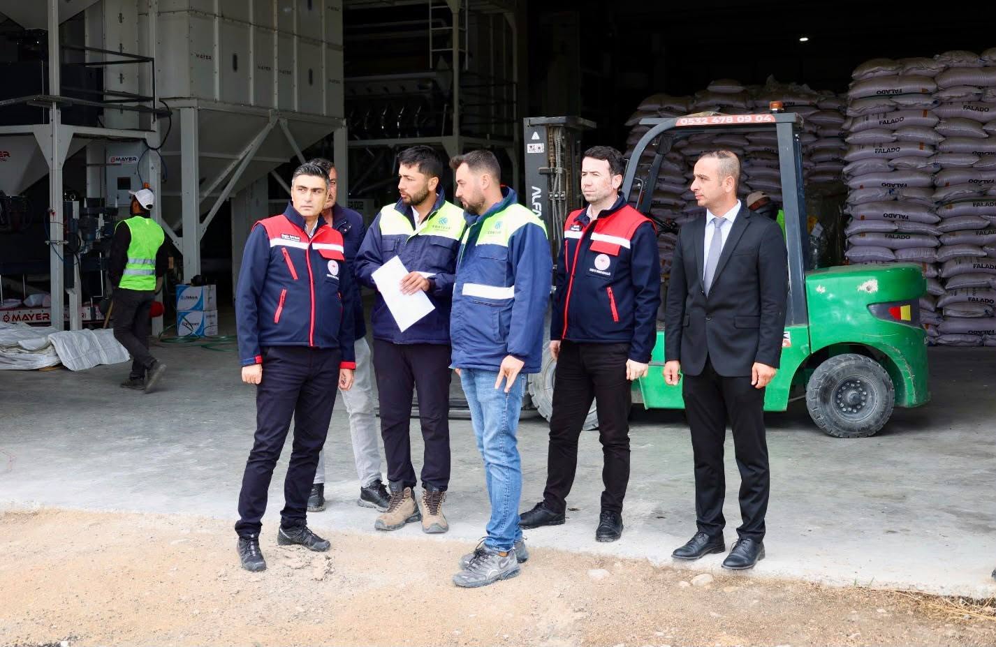 TOHUMLUK AYÇİÇEĞİNDE ÜRETİM SÜRECİ SAHADA TAKİP EDİLİYOR