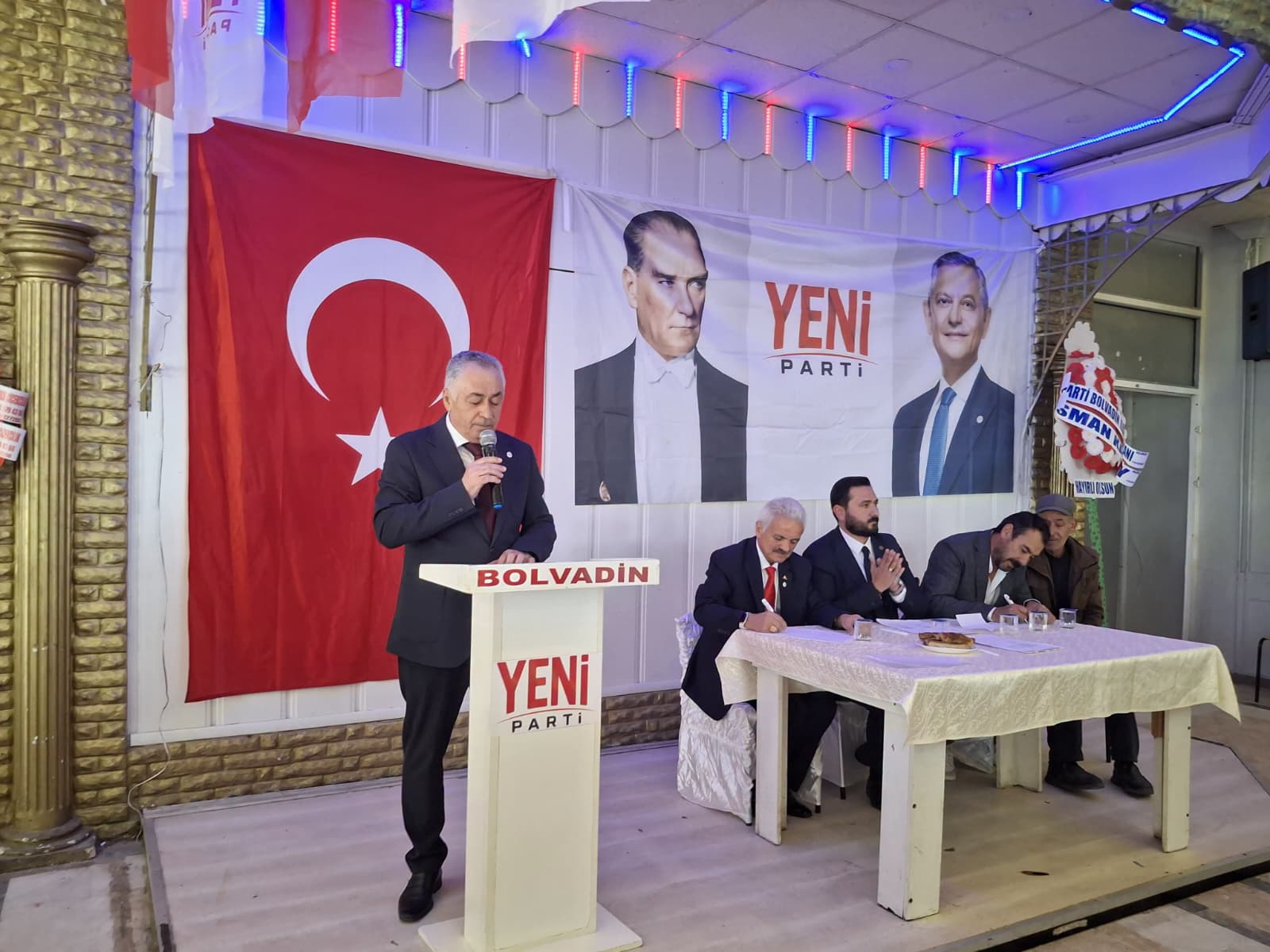 Yeni Parti Büyüyor