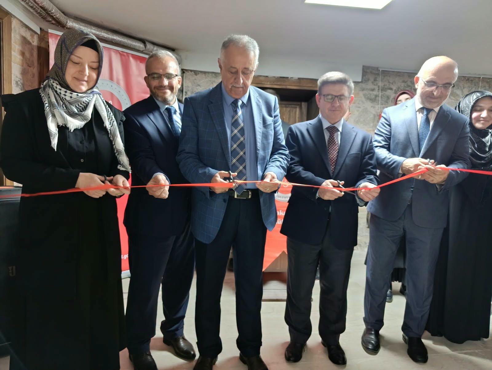 Hafızlık Öğrencilerinden Görkemli Sergi: Geçmişten Bir-İz