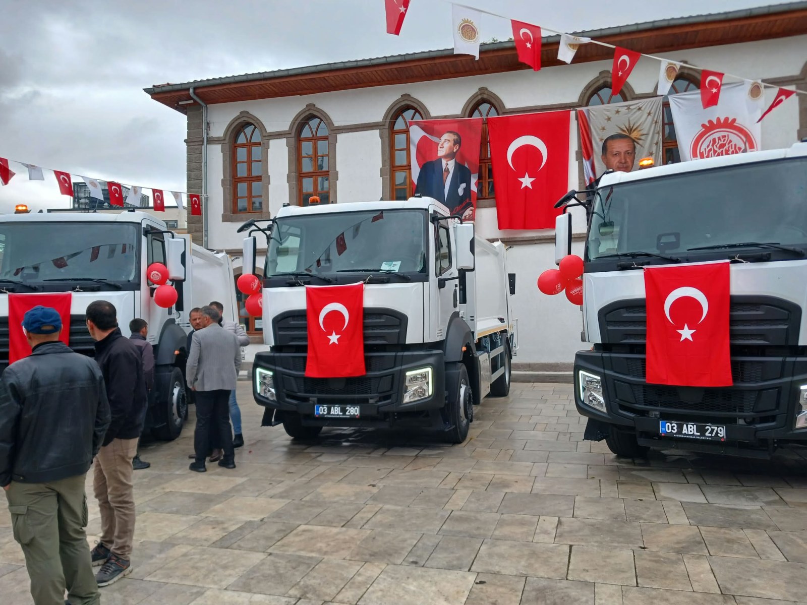 Afyonkarahisar Belediyesi Araç Filosuna 3 Yeni Temizlik Aracı Katıldı