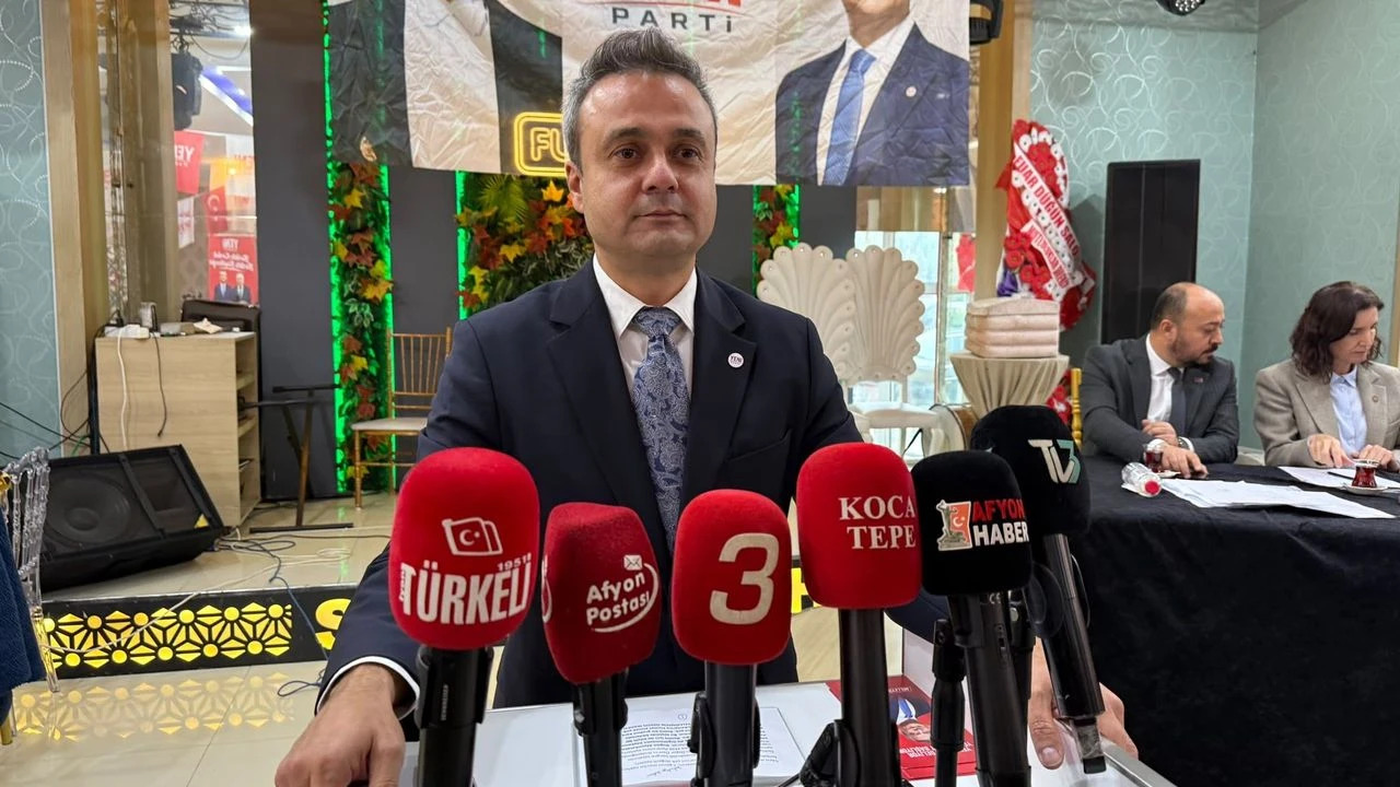 Yeni Parti'de Kazanan Faruk Duha Erhan Oldu