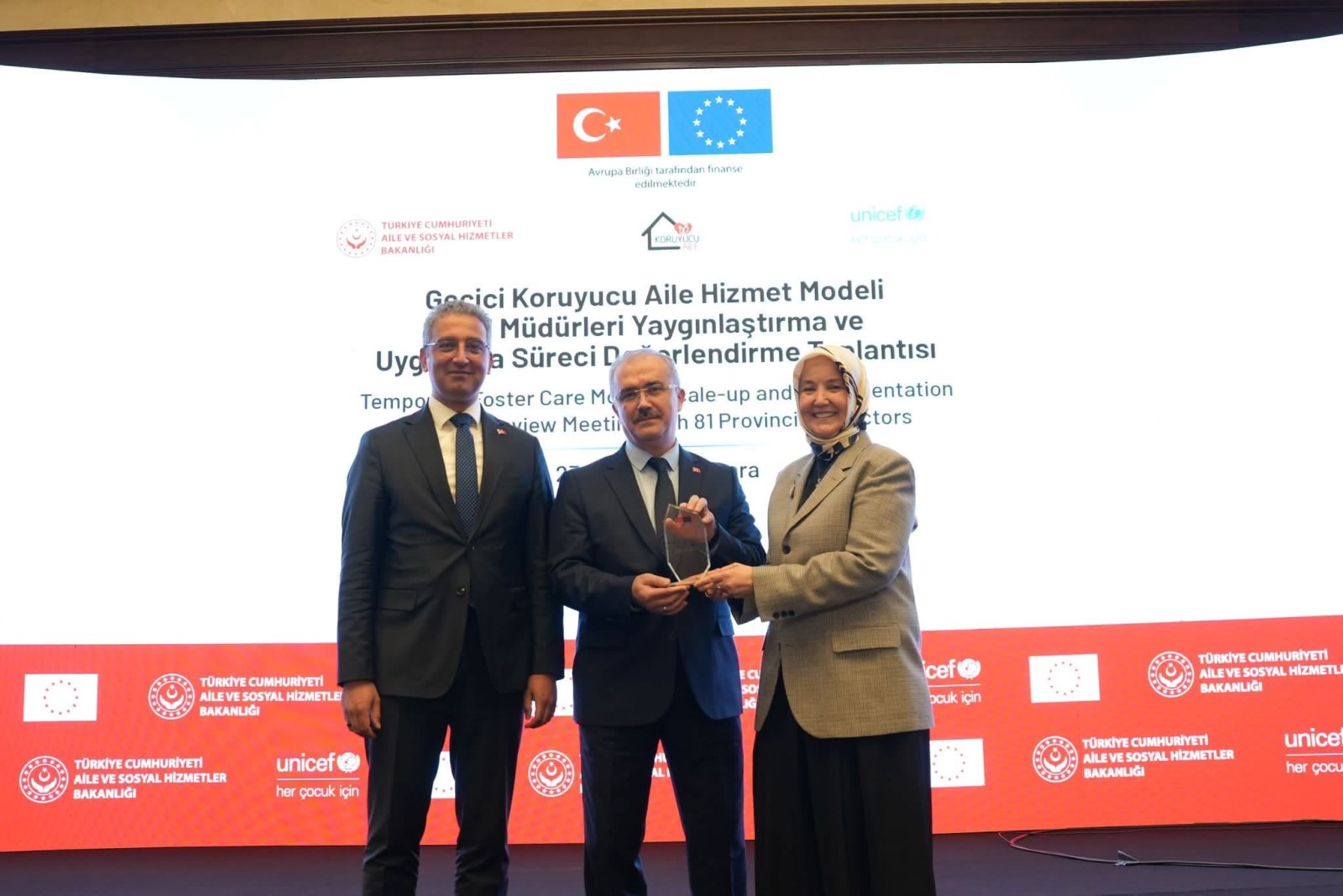 Afyonkarahisar Aile ve Sosyal Hizmetler İl Müdürlüğüne Başarı Ödülü